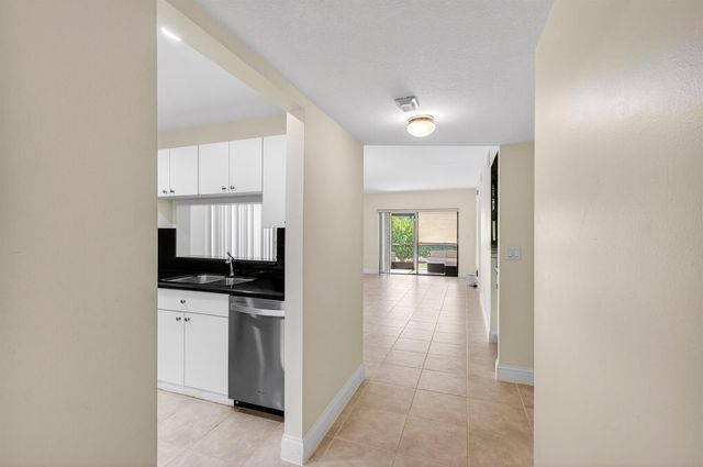 351 Club Circle 101, Boca Raton, FL 33487