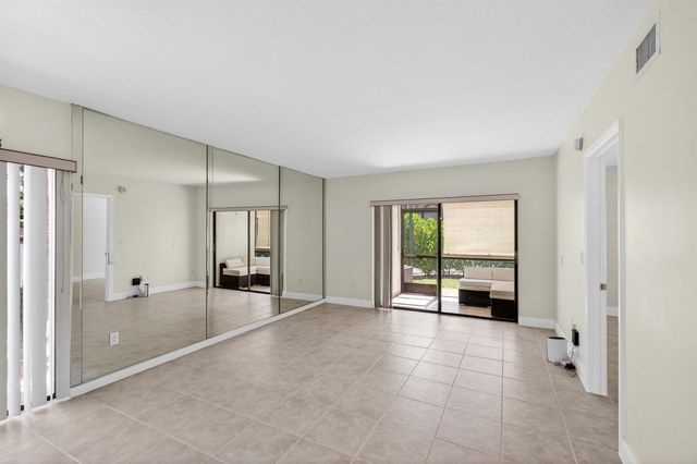 351 Club Circle 101, Boca Raton, FL 33487