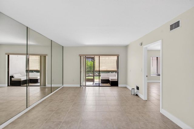 351 Club Circle 101, Boca Raton, FL 33487
