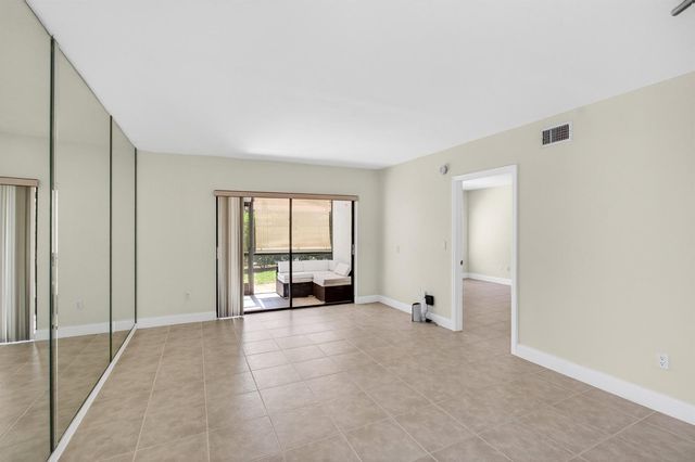 351 Club Circle 101, Boca Raton, FL 33487