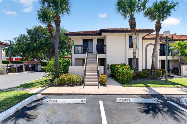 351 Club Circle 101, Boca Raton, FL 33487