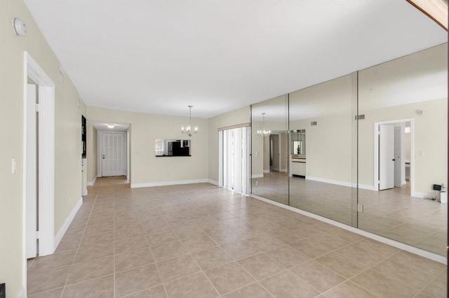 351 Club Circle 101, Boca Raton, FL 33487