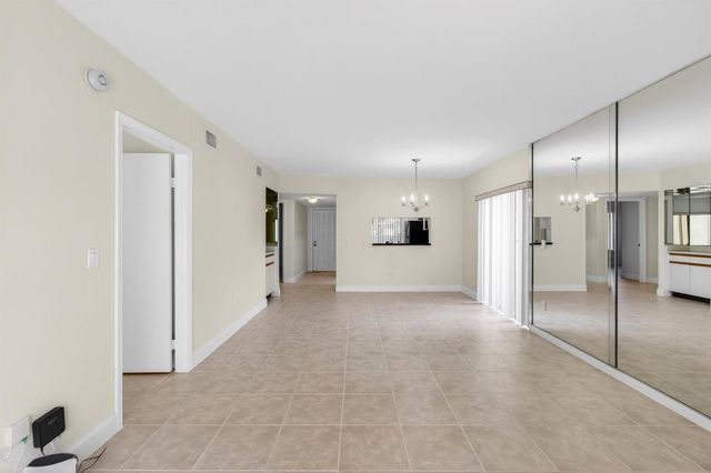 351 Club Circle 101, Boca Raton, FL 33487