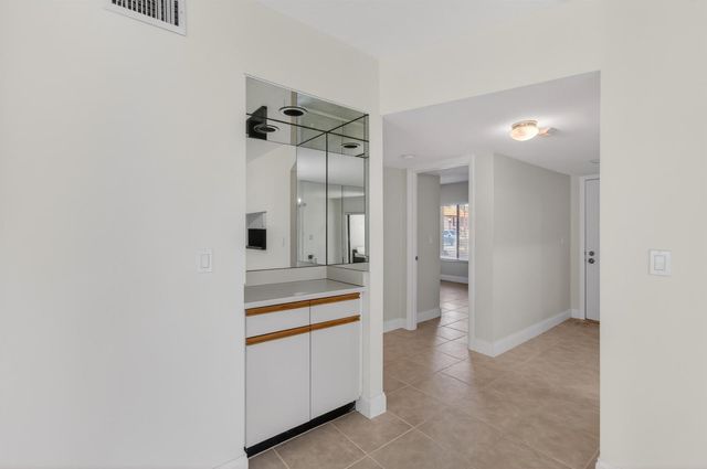 351 Club Circle 101, Boca Raton, FL 33487