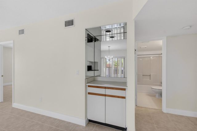 351 Club Circle 101, Boca Raton, FL 33487