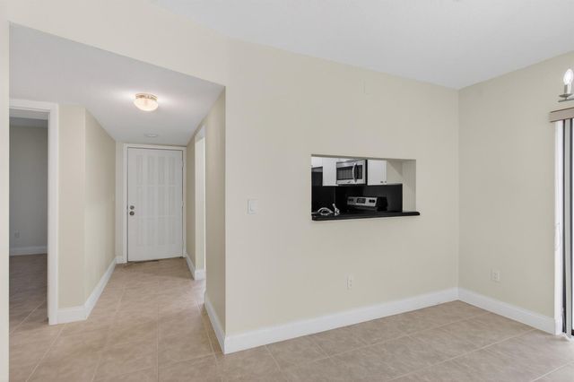 351 Club Circle 101, Boca Raton, FL 33487