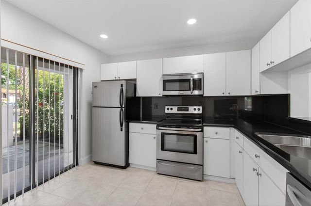 351 Club Circle 101, Boca Raton, FL 33487