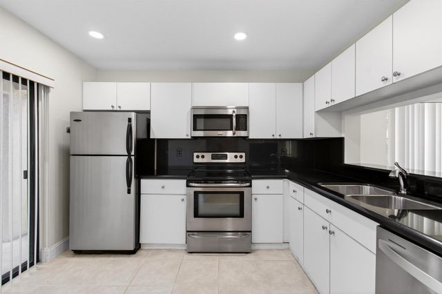 351 Club Circle 101, Boca Raton, FL 33487