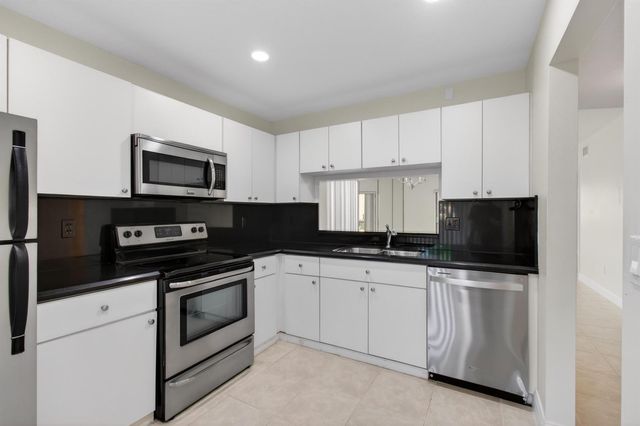 351 Club Circle 101, Boca Raton, FL 33487