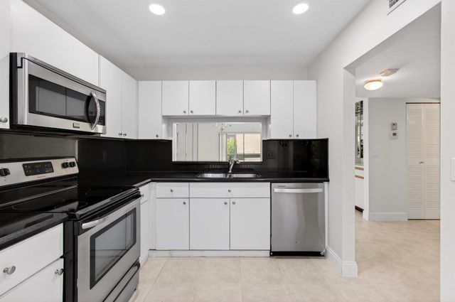 351 Club Circle 101, Boca Raton, FL 33487