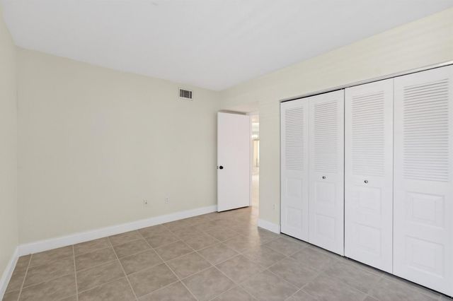 351 Club Circle 101, Boca Raton, FL 33487