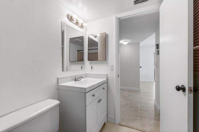 351 Club Circle 101, Boca Raton, FL 33487