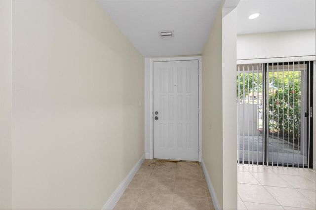 351 Club Circle 101, Boca Raton, FL 33487