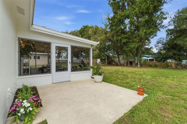 2048 JEFFERSON AVENUE, Dunedin, FL 34698