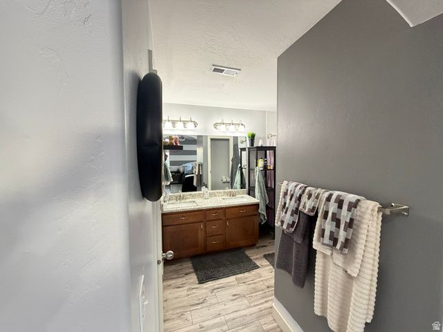 6929 S VILLAGE HAVEN DR, Midvale, UT 84047