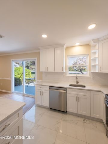 732C Ralston Plaza, Monroe, NJ 08831