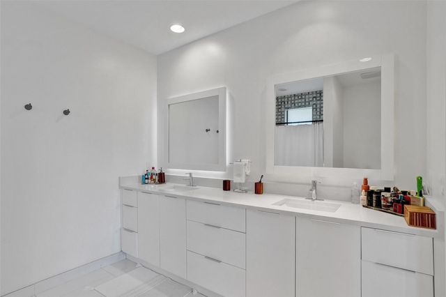 233 NE 11th St 233, Fort Lauderdale, FL 33304