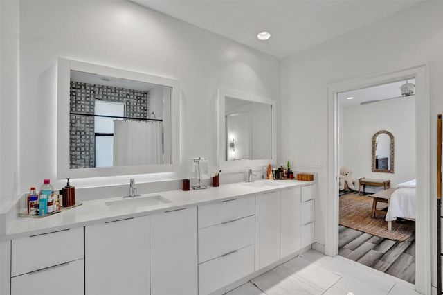 233 NE 11th St 233, Fort Lauderdale, FL 33304