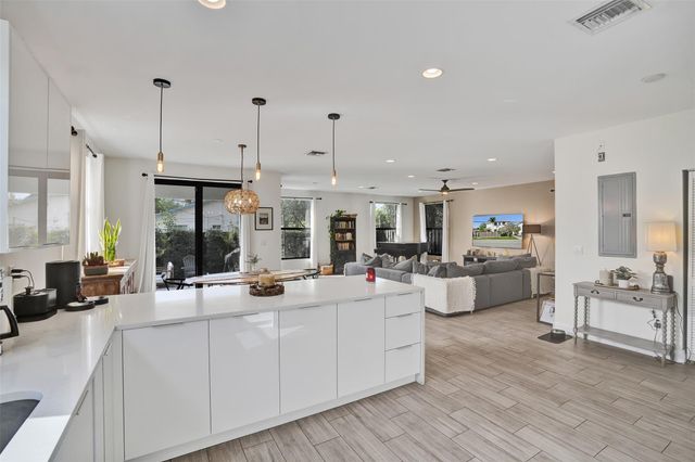 233 NE 11th St 233, Fort Lauderdale, FL 33304