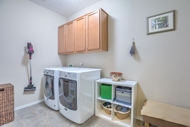 2331 Komatke Trail NW, Albuquerque, NM 87120