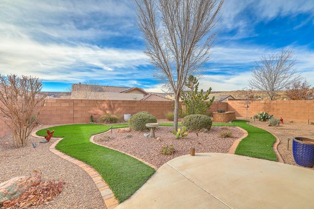 2331 Komatke Trail NW, Albuquerque, NM 87120