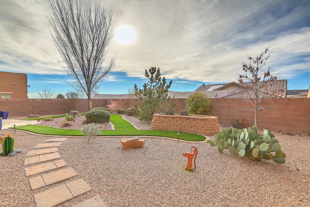 2331 Komatke Trail NW, Albuquerque, NM 87120