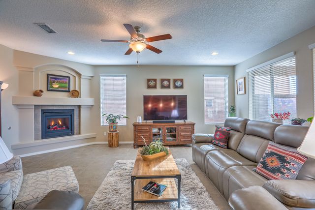 2331 Komatke Trail NW, Albuquerque, NM 87120