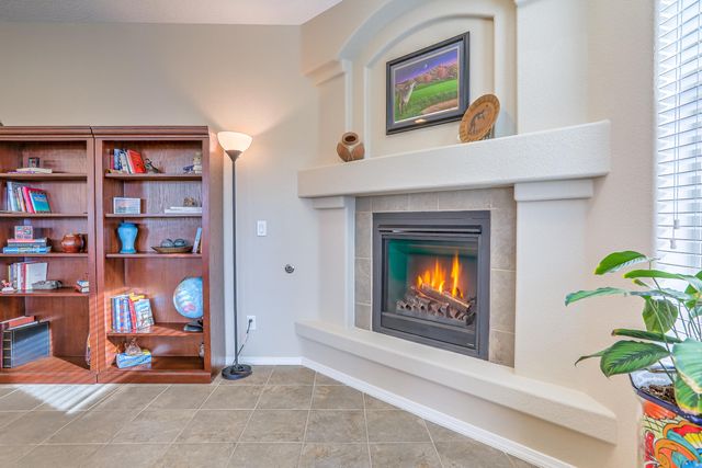 2331 Komatke Trail NW, Albuquerque, NM 87120