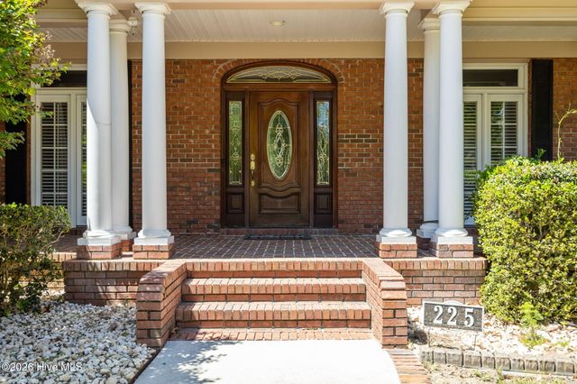 225 Shearwater Drive, Hampstead, NC 28443