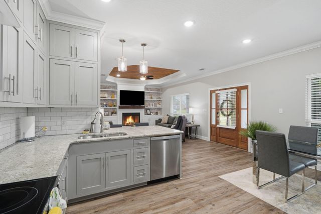 595 Nellwood Dr., Hattiesburg, MS 39402