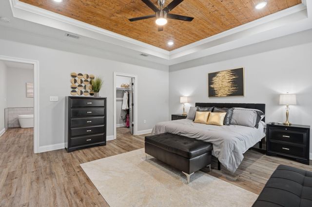 595 Nellwood Dr., Hattiesburg, MS 39402