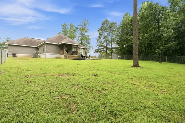 595 Nellwood Dr., Hattiesburg, MS 39402