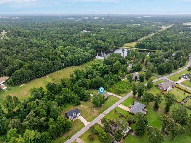 595 Nellwood Dr., Hattiesburg, MS 39402