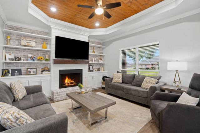 595 Nellwood Dr., Hattiesburg, MS 39402