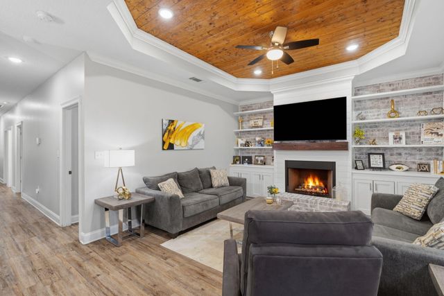 595 Nellwood Dr., Hattiesburg, MS 39402