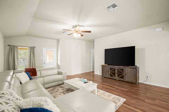 5526 Perdita DR, Belton, TX 76513