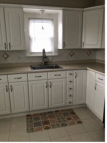 22 Lawrence St 2, Danvers, MA 01923