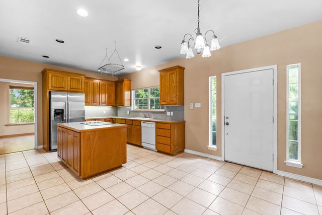 777 Rs County Road 3346, Emory, TX 75440