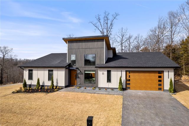 18 Grimsby Circle, Bella Vista, AR 72714