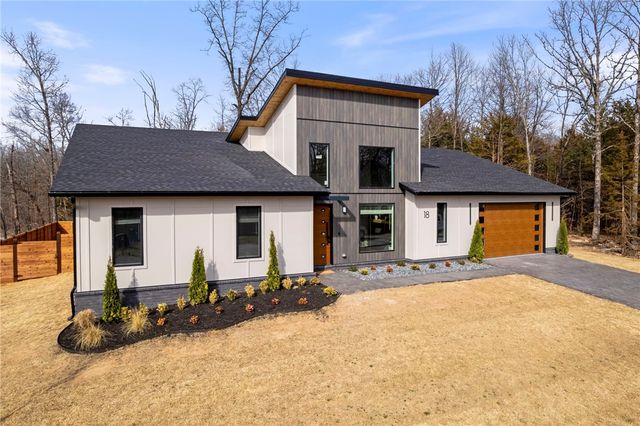 18 Grimsby Circle, Bella Vista, AR 72714