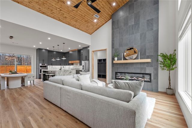 18 Grimsby Circle, Bella Vista, AR 72714