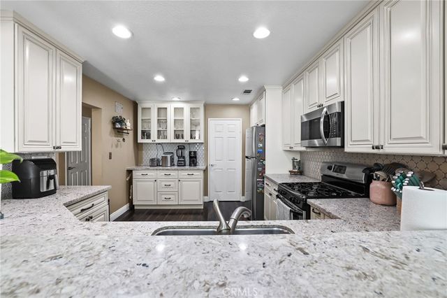 2225 Indigo Hills Drive 3, Corona, CA 92879