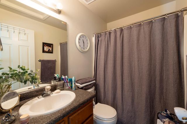 7456 SOUTHCREST CIR, Midvale, UT 84047