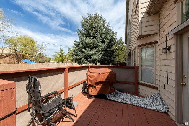 7456 SOUTHCREST CIR, Midvale, UT 84047