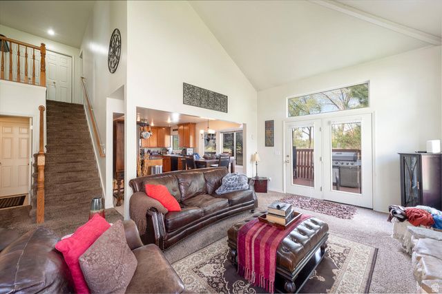 7456 SOUTHCREST CIR, Midvale, UT 84047