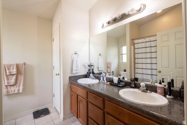 7456 SOUTHCREST CIR, Midvale, UT 84047