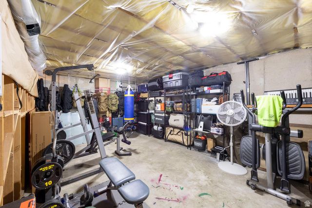 7456 SOUTHCREST CIR, Midvale, UT 84047