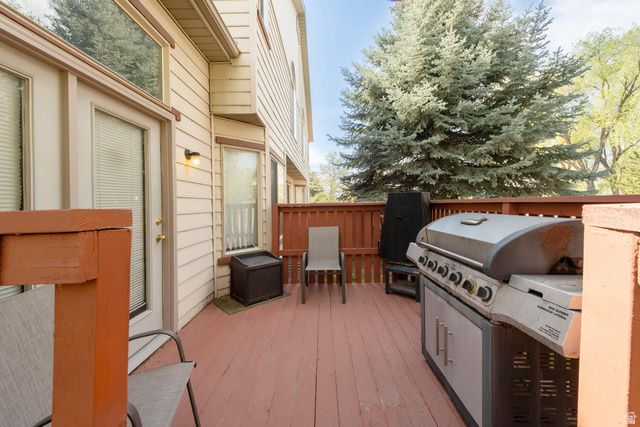 7456 SOUTHCREST CIR, Midvale, UT 84047