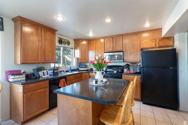 7456 SOUTHCREST CIR, Midvale, UT 84047