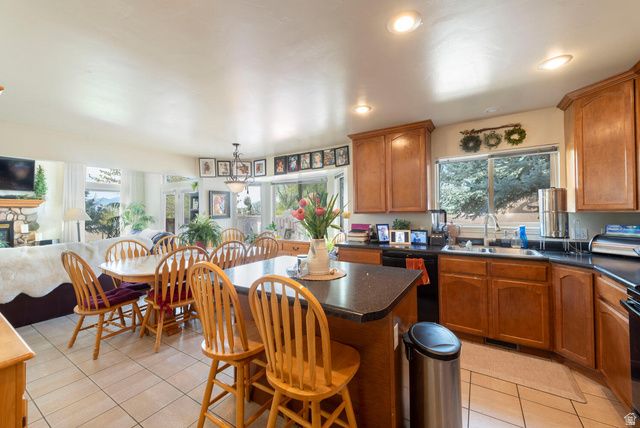 7456 SOUTHCREST CIR, Midvale, UT 84047